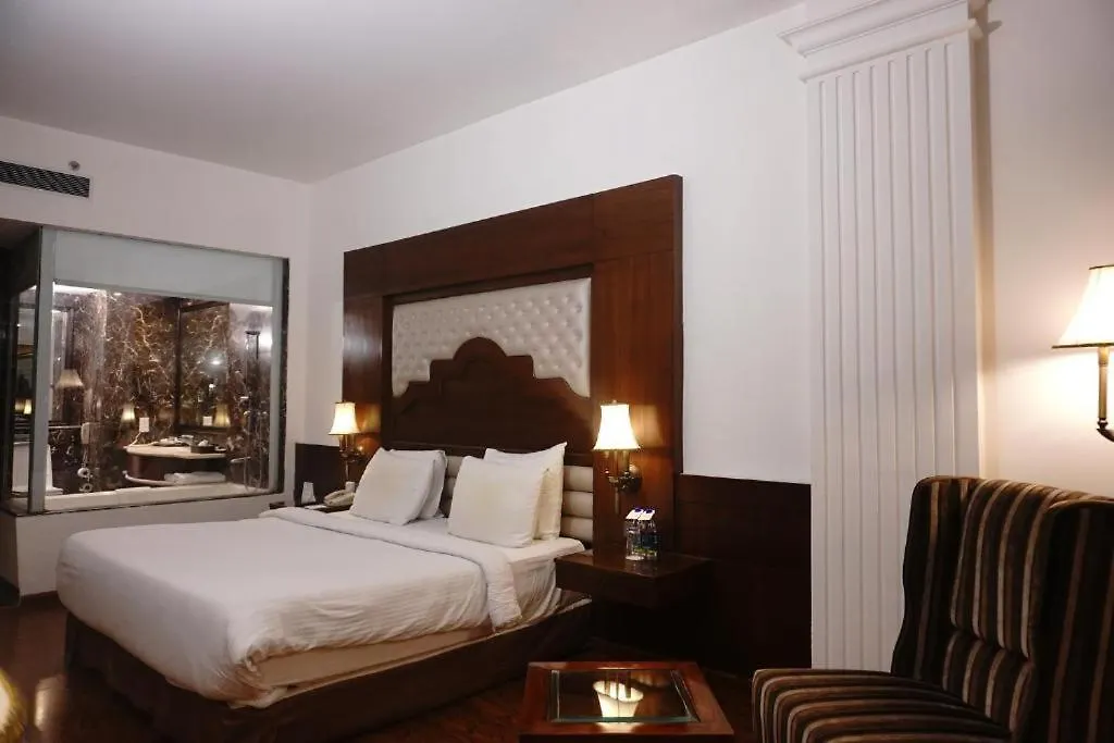 Ramada Plaza By Wyndham, Chandigarh Zirakpur Индия