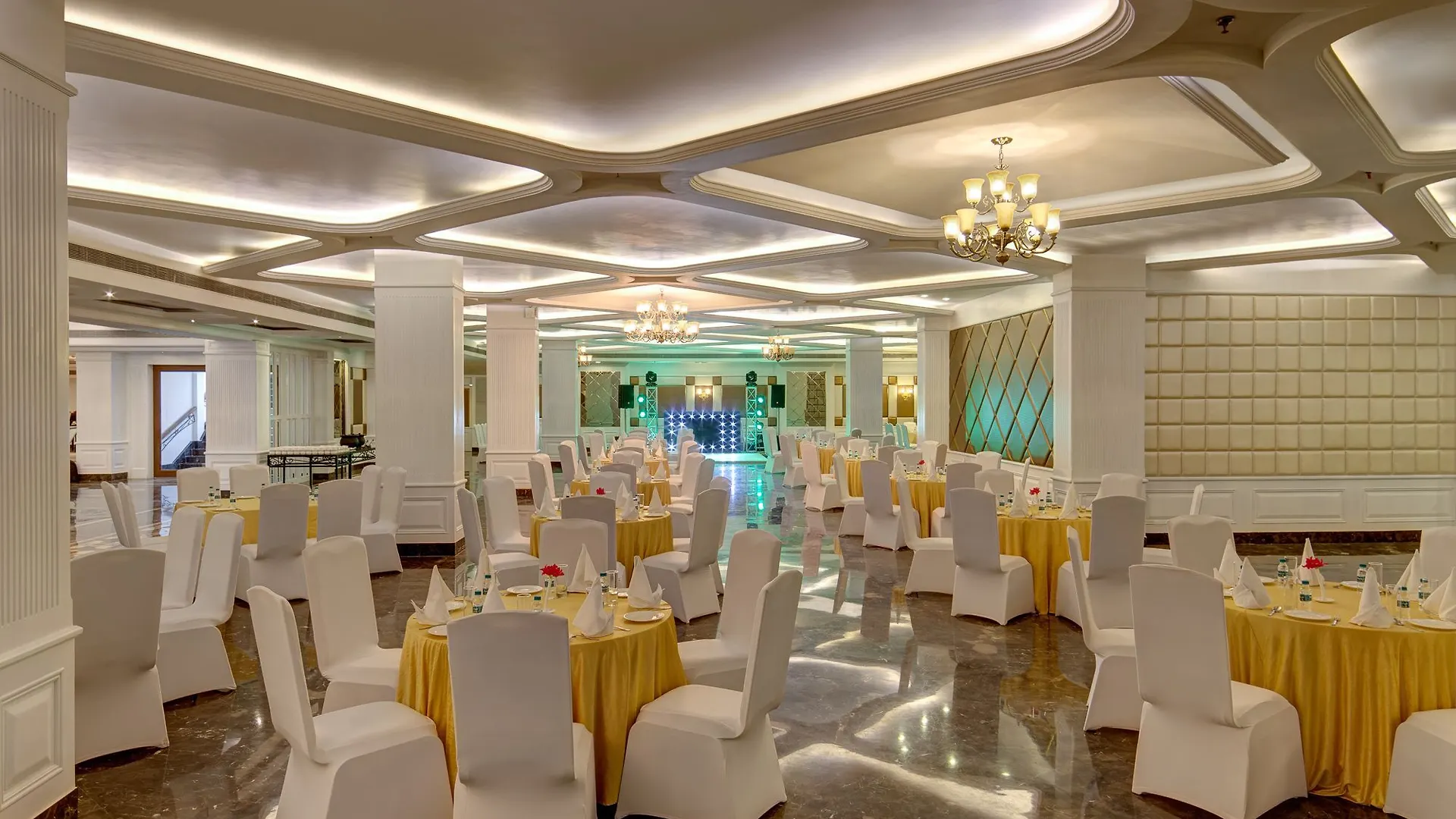 Ramada Plaza By Wyndham, Chandigarh Zirakpur Отель