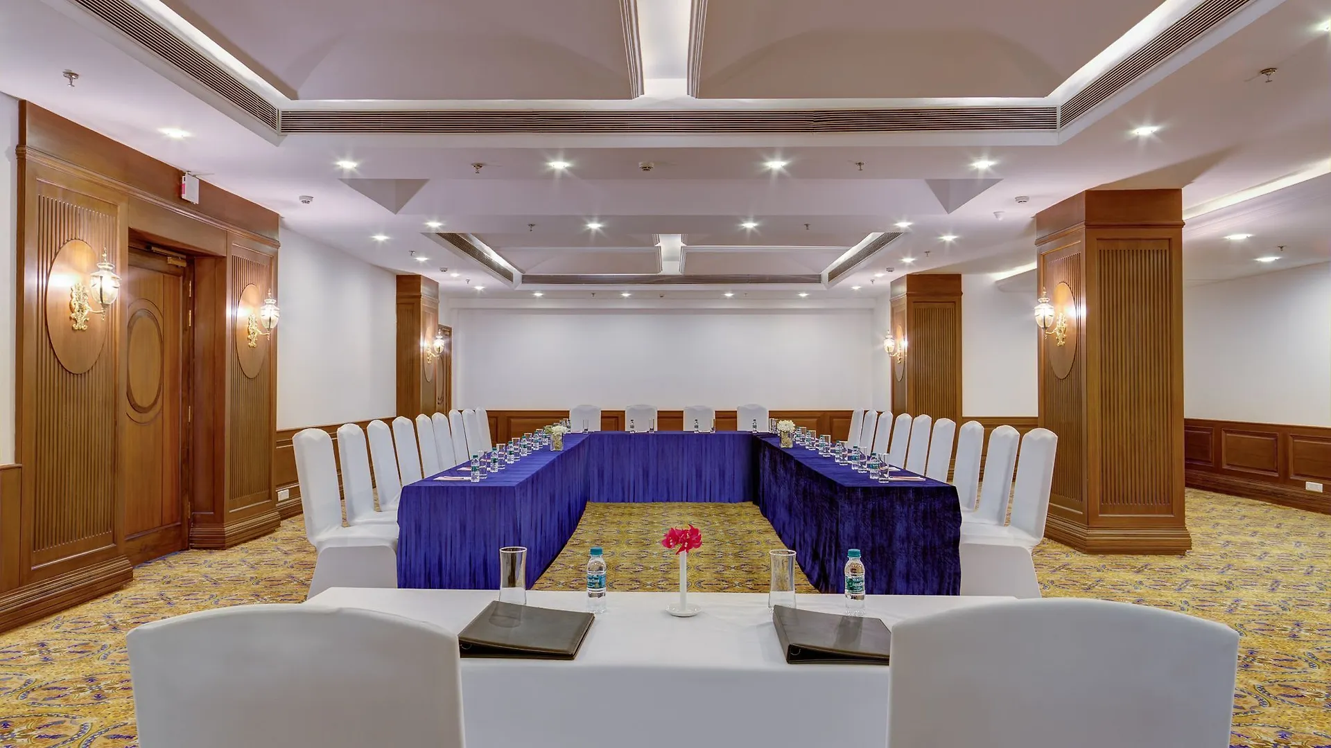 Ramada Plaza By Wyndham, Chandigarh Zirakpur Отель